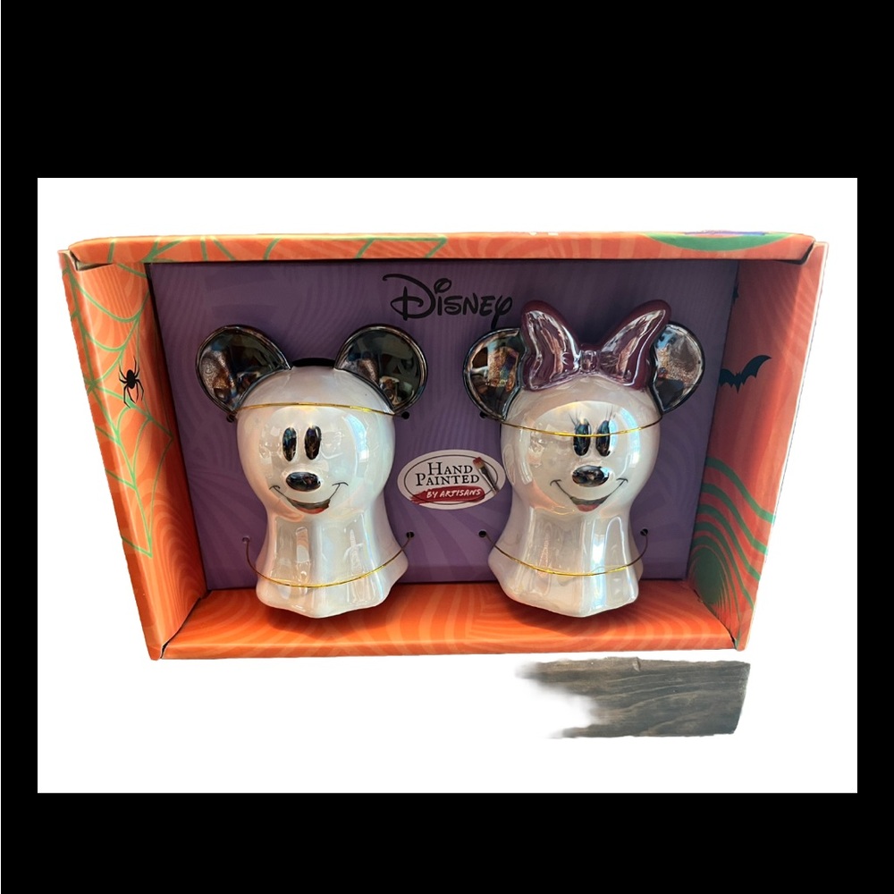 Disney 2024 Minnie & Mickey salt & pepper shakers Iridescent 👻